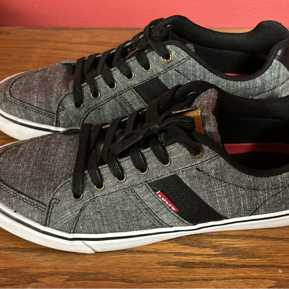 Levis sz 11 Men’s Shoe